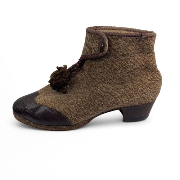 VTG 30s Women Victorian Booties Boots Sz 8 Brown Wool Leather Prairie Peasant - Picture 1 of 9